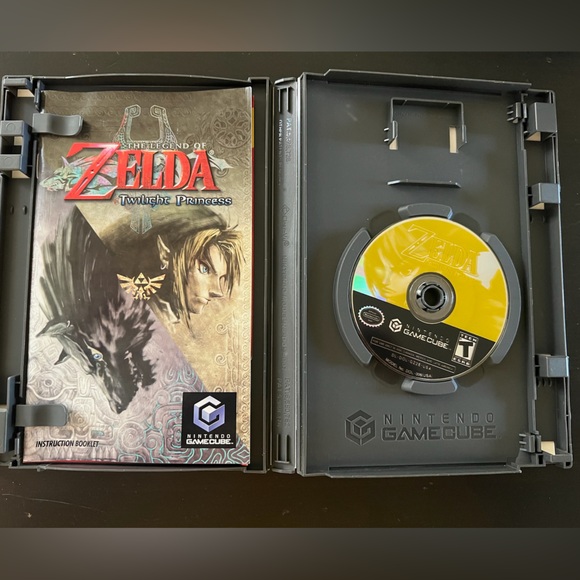 The Legend of Zelda Twilight Princess for Nintendo GameCube - Picture 2 of 4